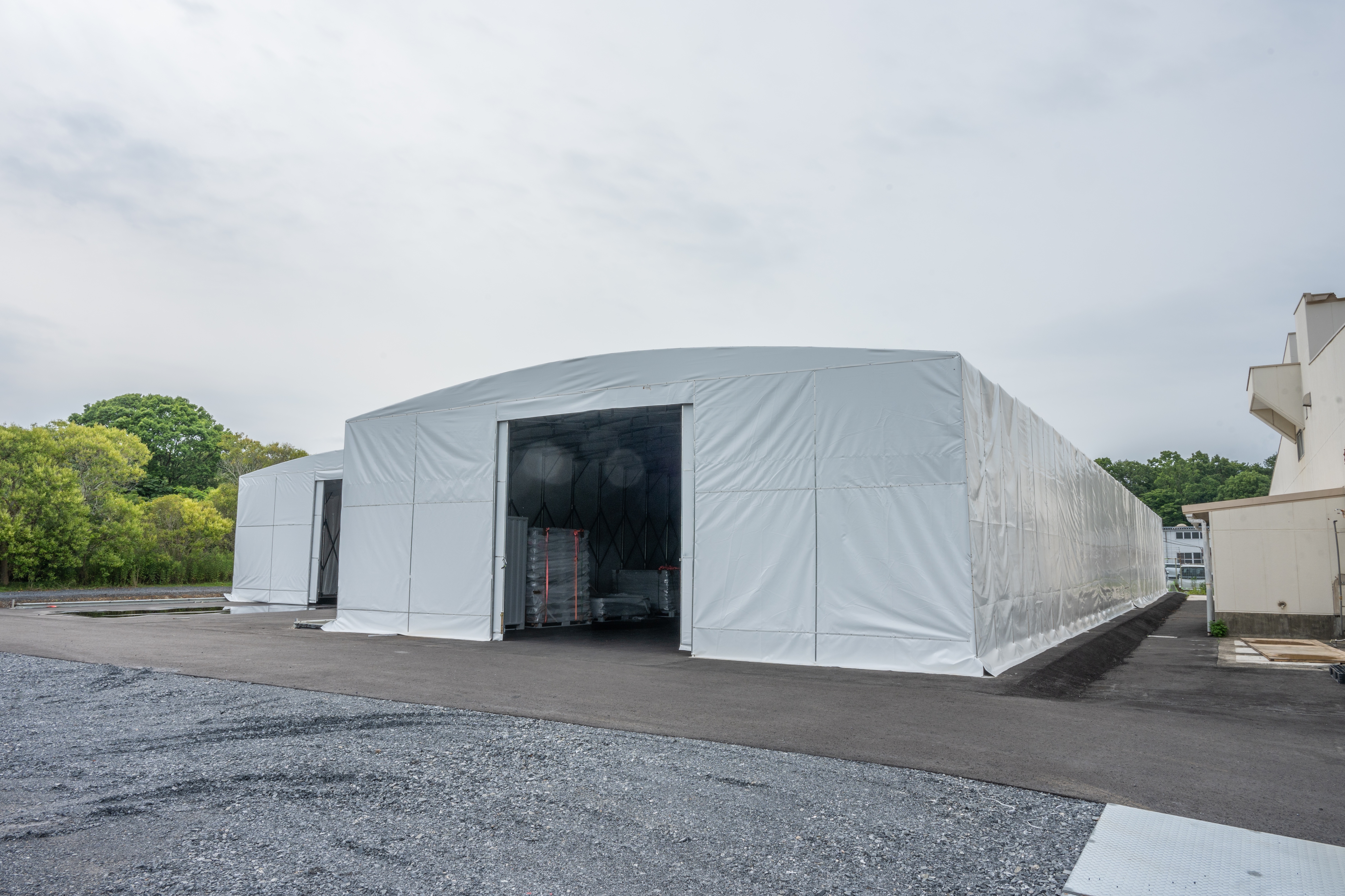 伸縮式テント倉庫